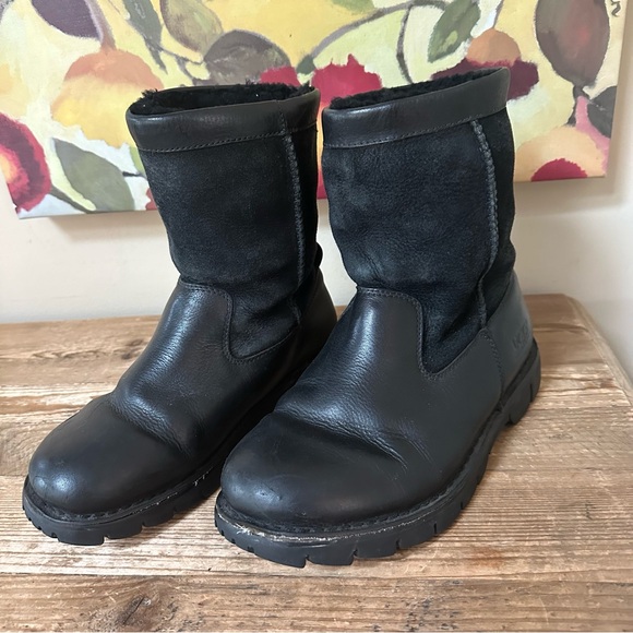 UGG Boots Australia Beacon Black 5485 Leather Sheepskin Men’s 7